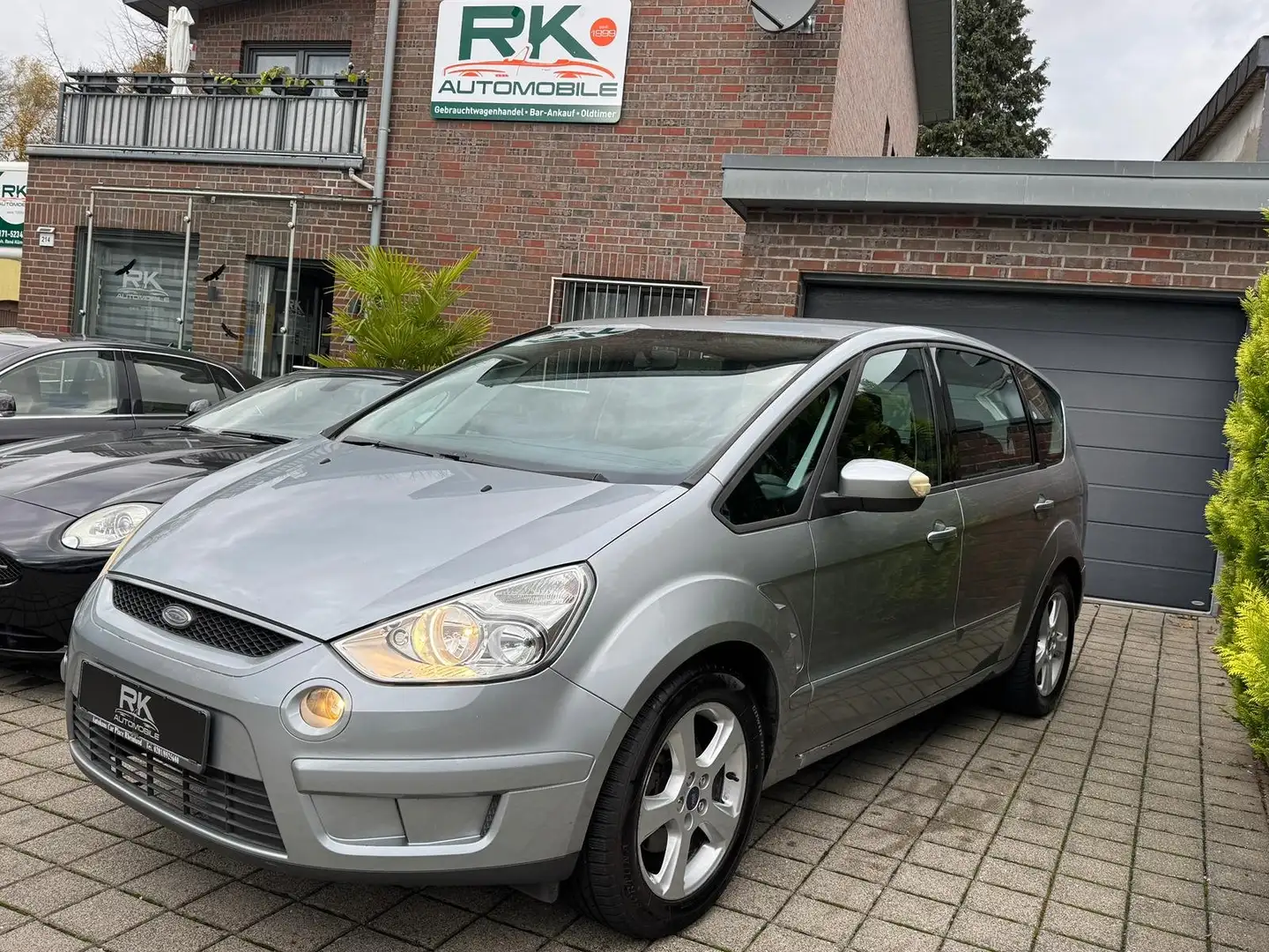 Ford S-Max Trend Grau - 1