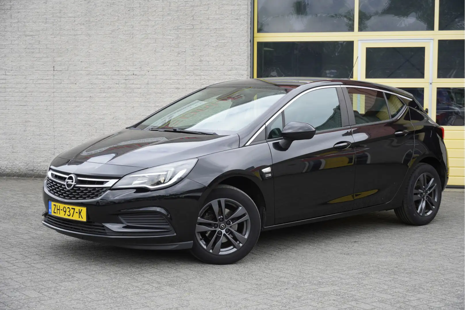 Opel Astra 1.0 Turbo 5drs 120 Jaar Edition BJ2019 Lmv 16" | L Zwart - 2