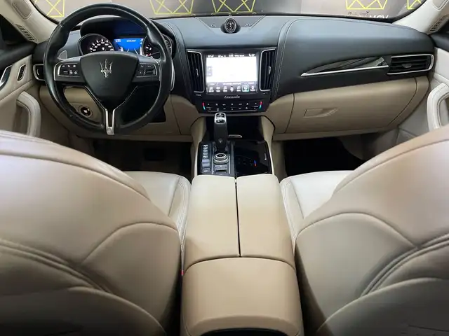 Maserati Levante view 10