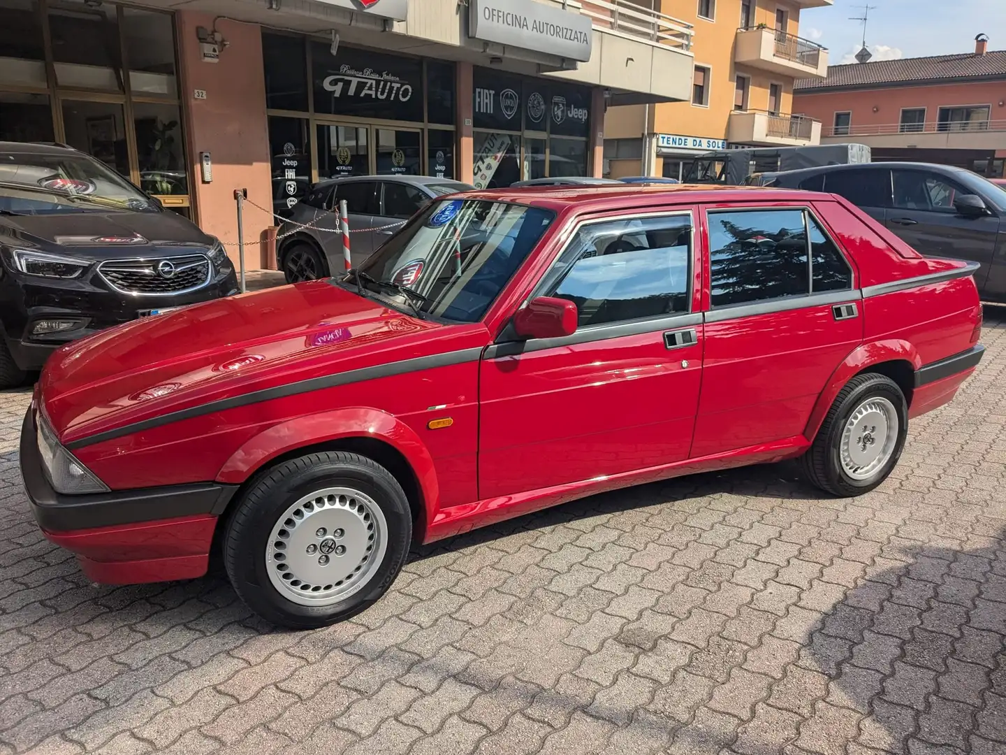 Alfa Romeo 75 2.0i ts Roşu - 1