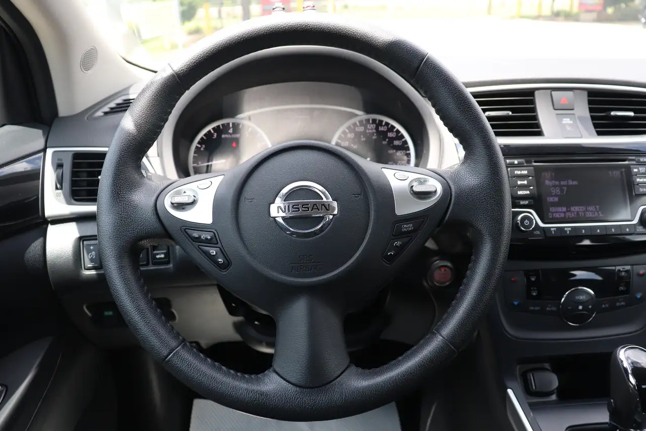 Nissan Sentra fotografie Nissan Sentra
