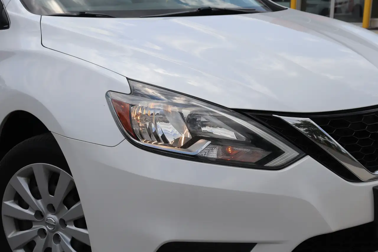 Nissan Sentra fotografie Nissan Sentra