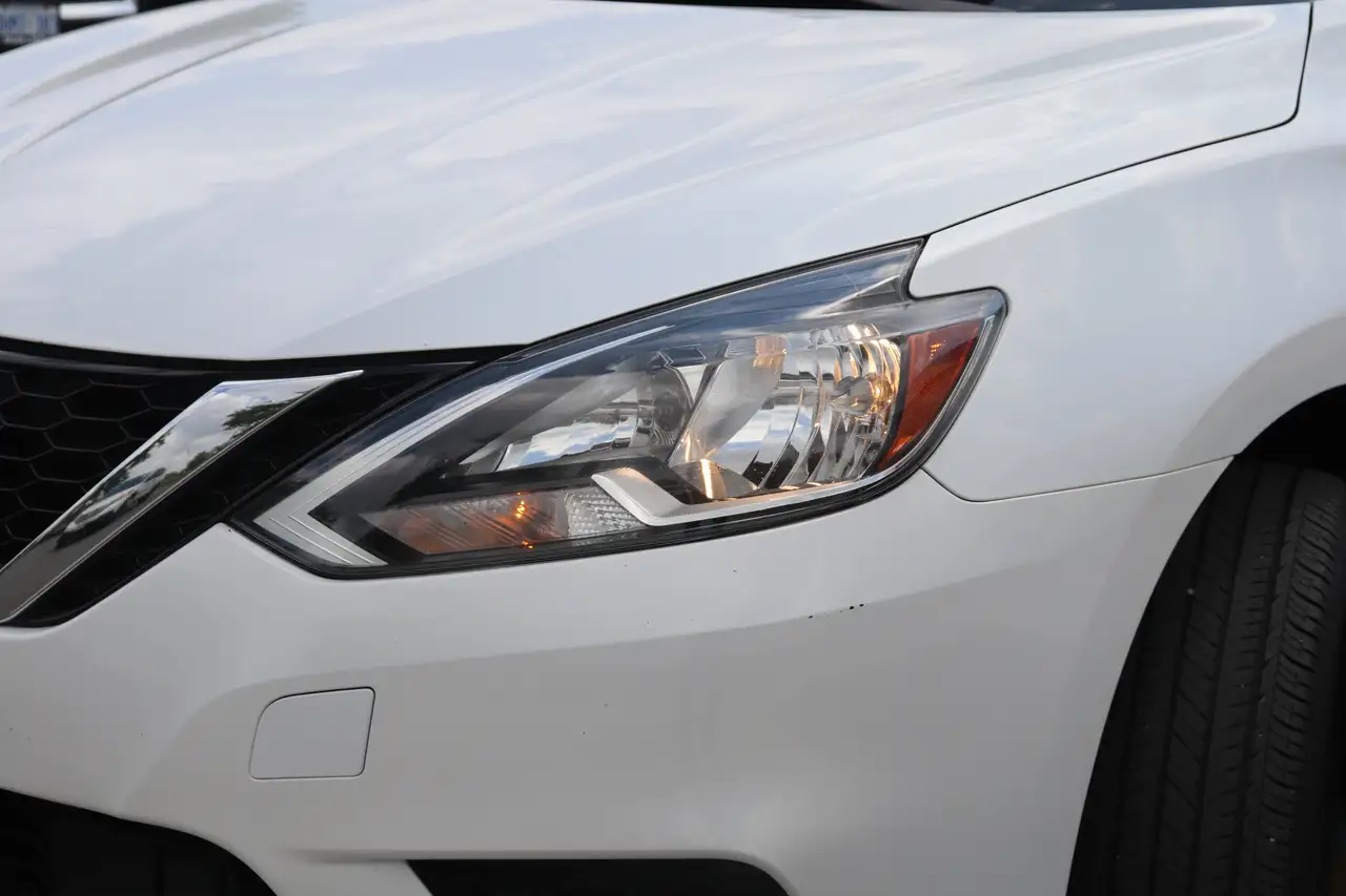 Nissan Sentra fotografie Nissan Sentra