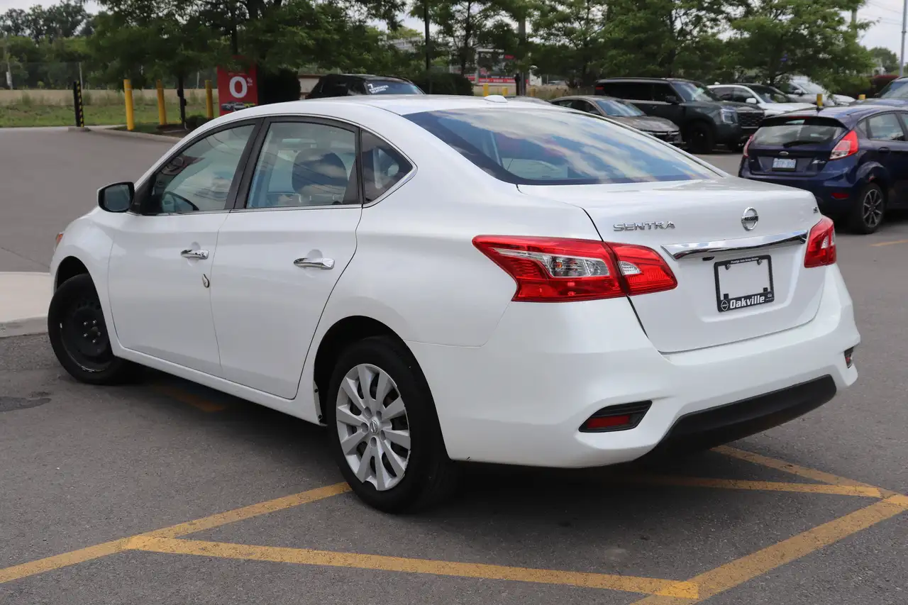 Nissan Sentra fotografie Nissan Sentra