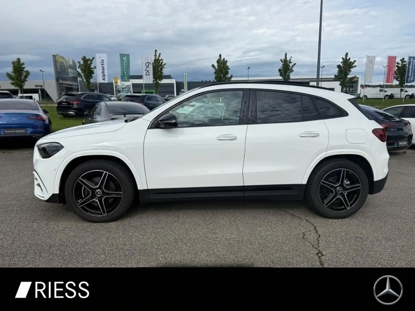 Mercedes-Benz GLA 200 d 4M AMG Sport Night Dist Pano AHK Keyless Weiß - 2