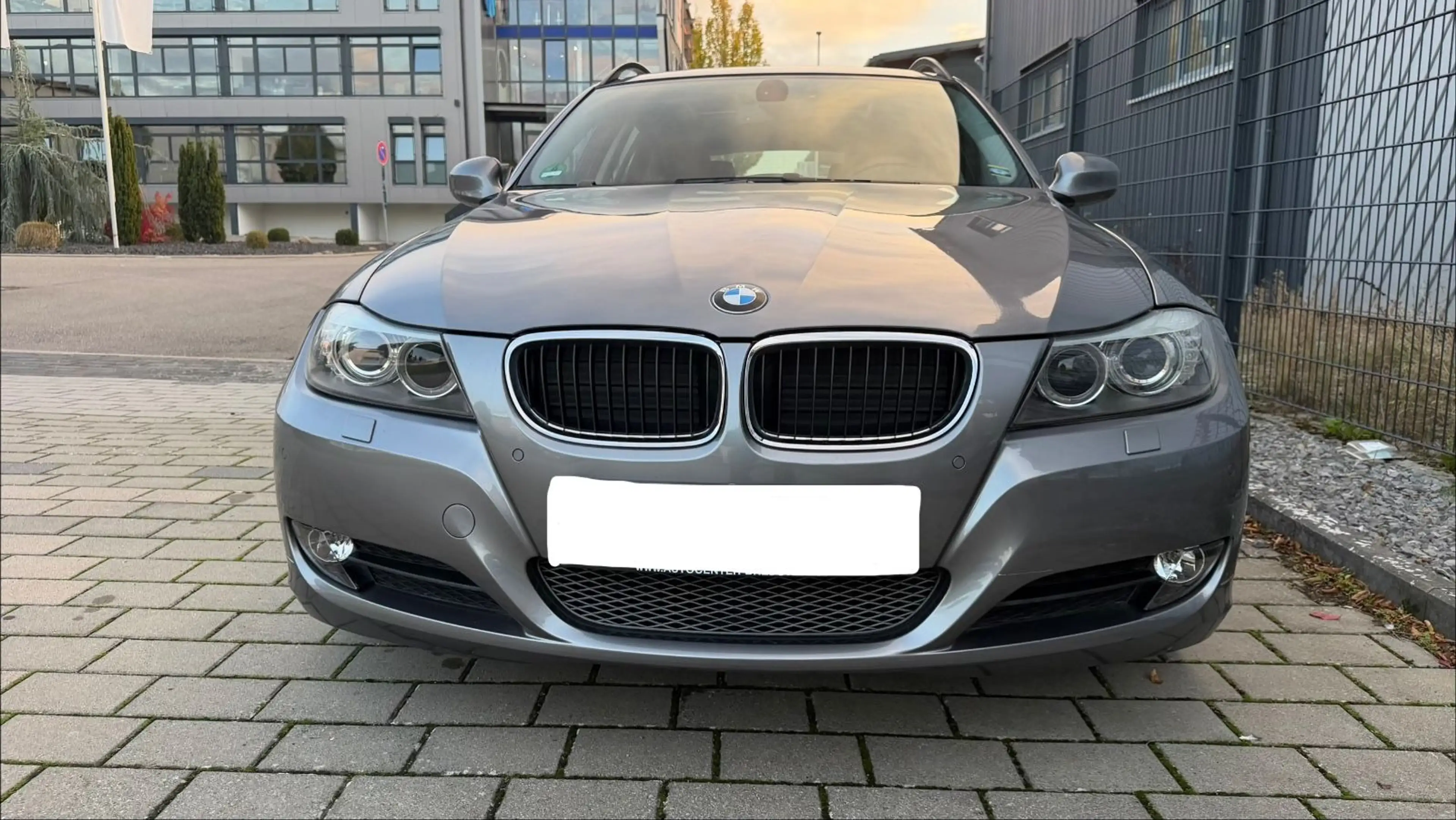 BMW 318 i AUTOMATIK TÜV,93.000KM,NAVI,PANO,KLIMA,PDC — photo 8