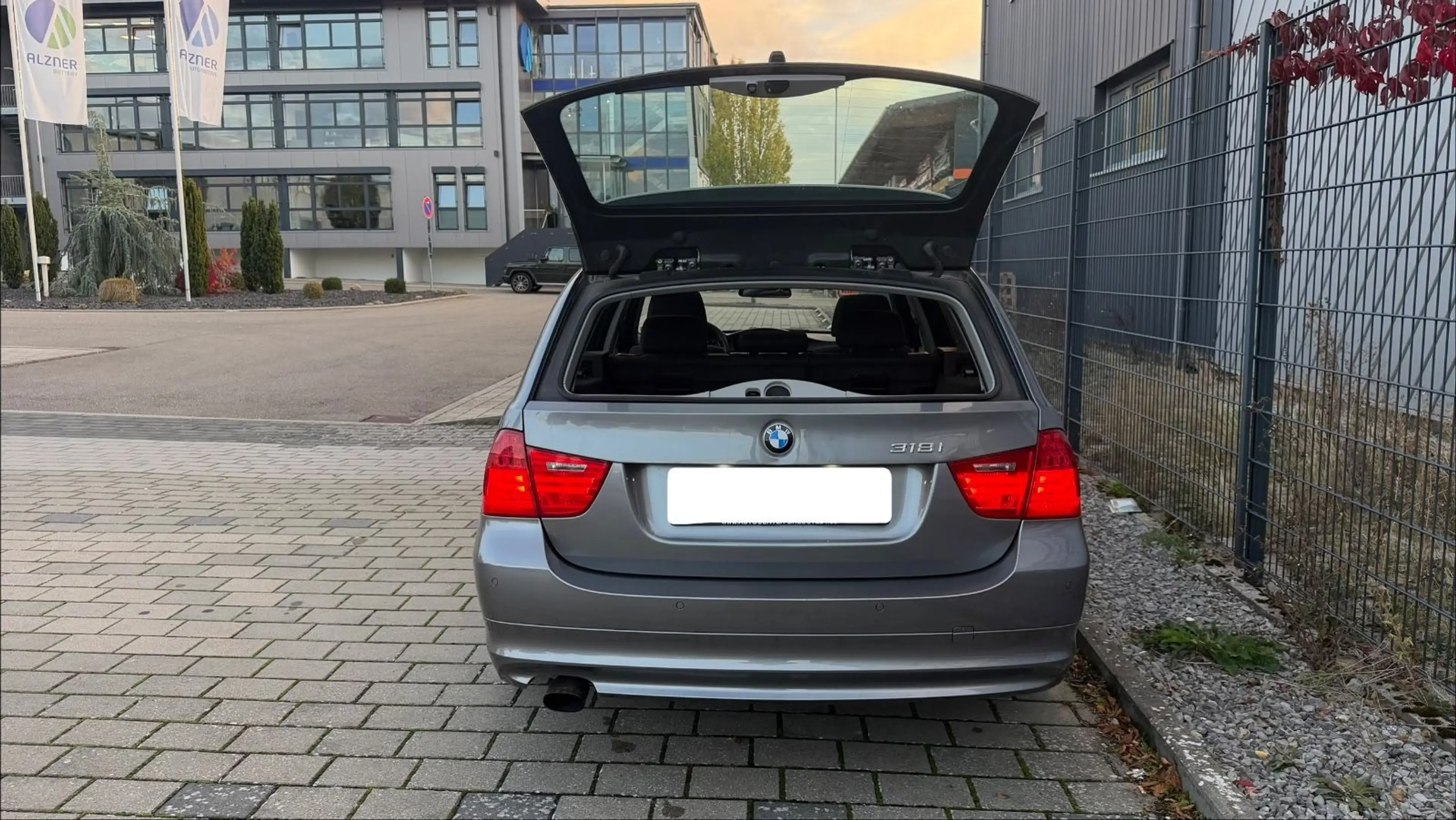 BMW 318 i AUTOMATIK TÜV,93.000KM,NAVI,PANO,KLIMA,PDC — photo 10