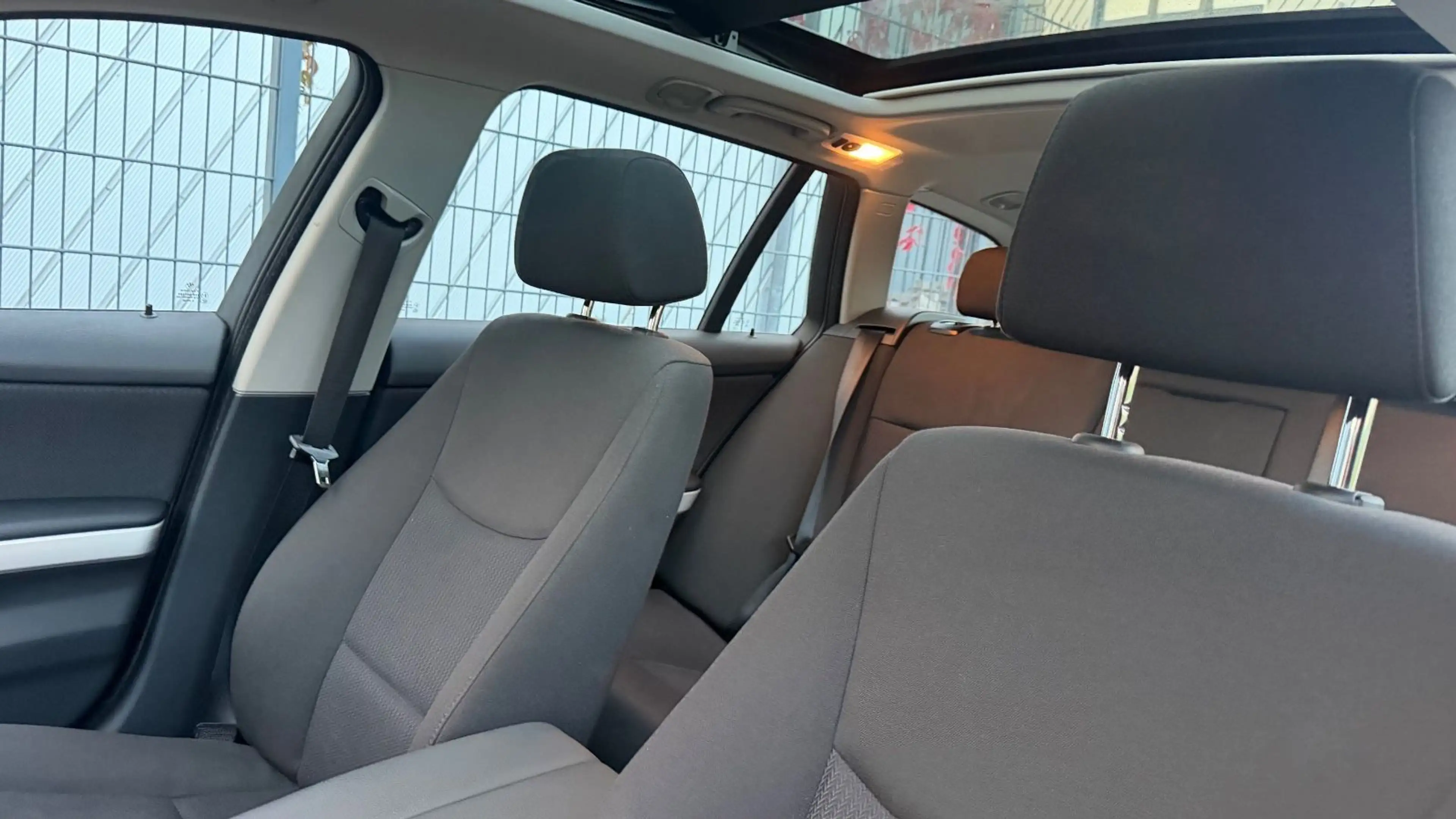 BMW 318 i AUTOMATIK TÜV,93.000KM,NAVI,PANO,KLIMA,PDC — photo 14