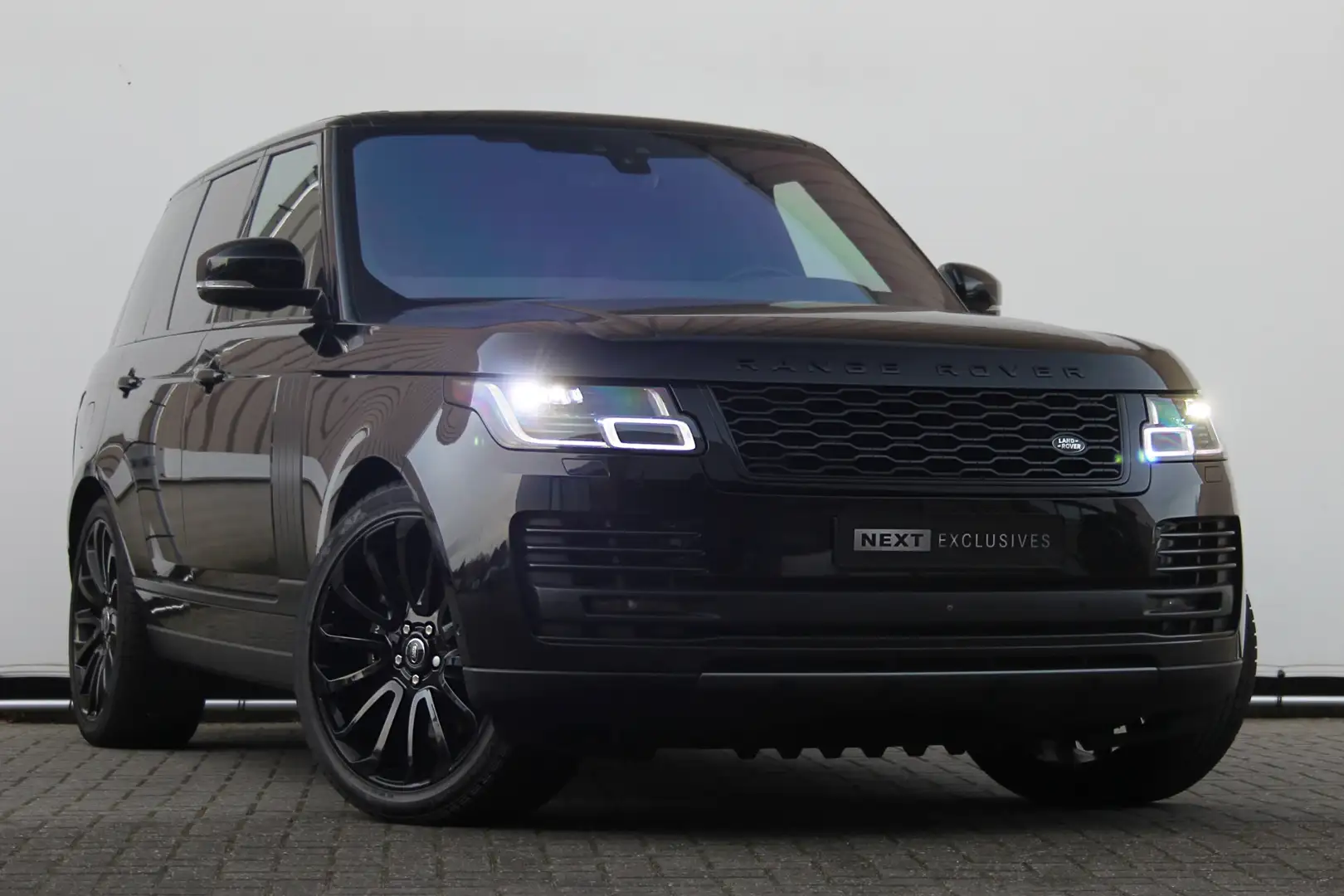 Land Rover Range Rover 5.0 V8 SC Vogue P525 BTW | Pano | Massage | 360 | Zwart - 1