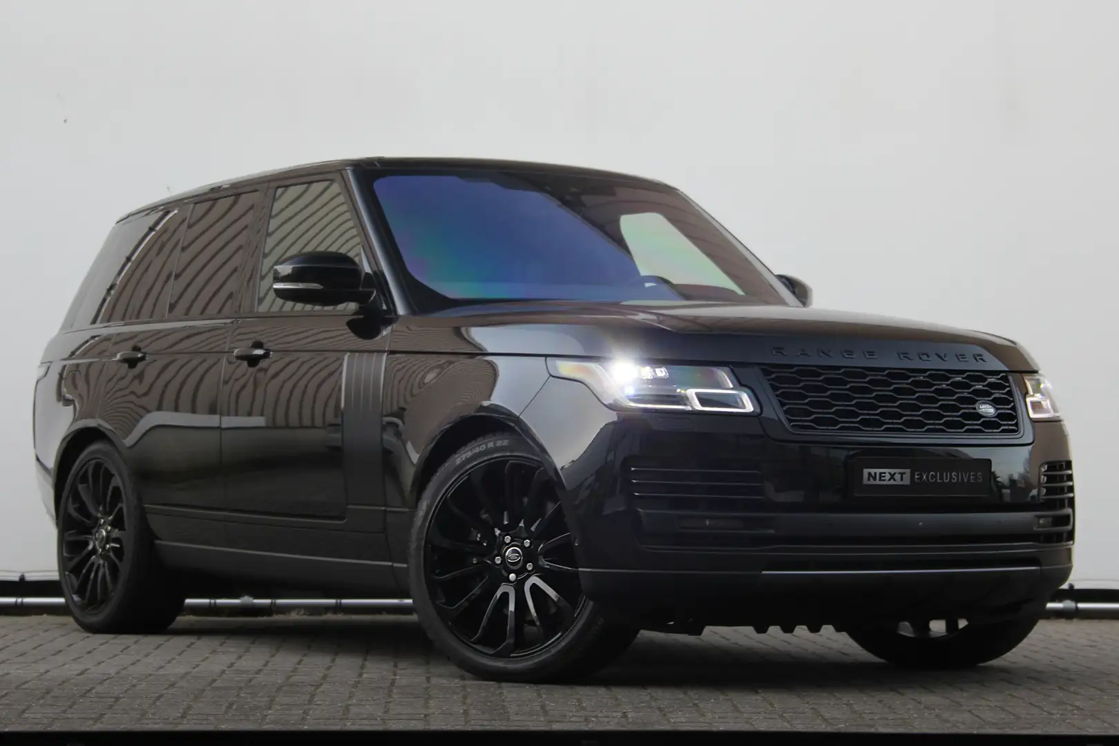 Land Rover Range Rover 5.0 V8 SC Vogue P525 BTW | Pano | Massage | 360 | Zwart - 2