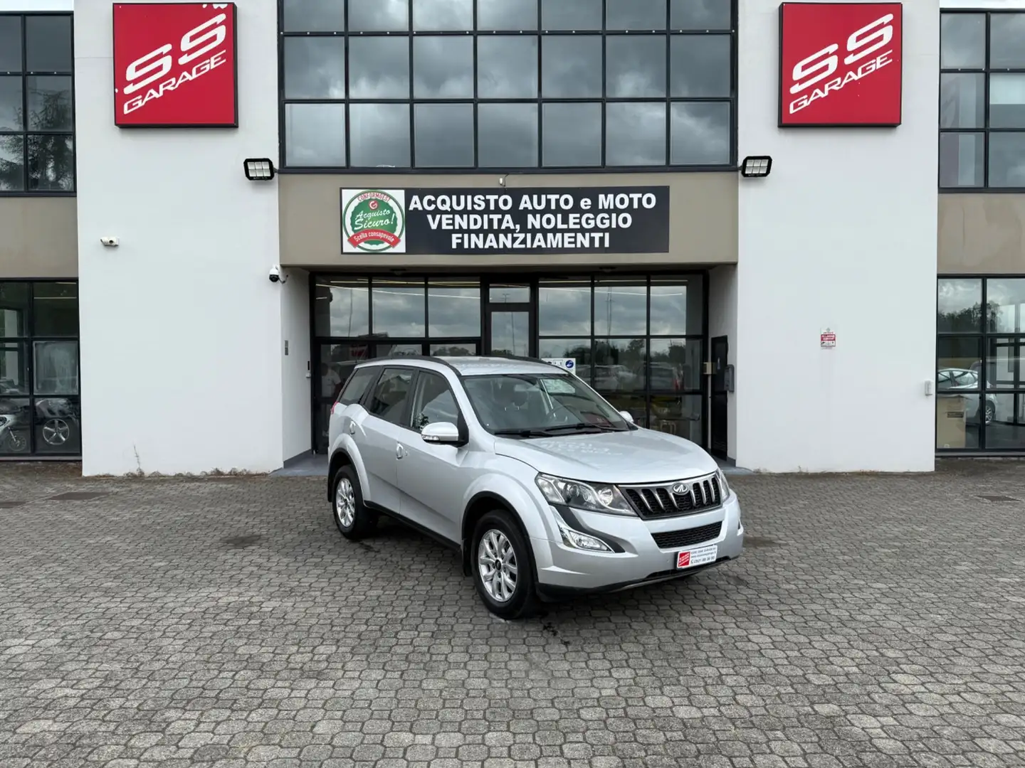Mahindra XUV500 2.2 16V FWD W8 Gris - 1