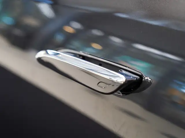 Mercedes-Benz E-Class view 15