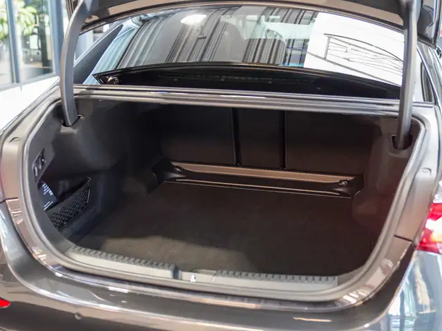Mercedes-Benz E-Class view 14