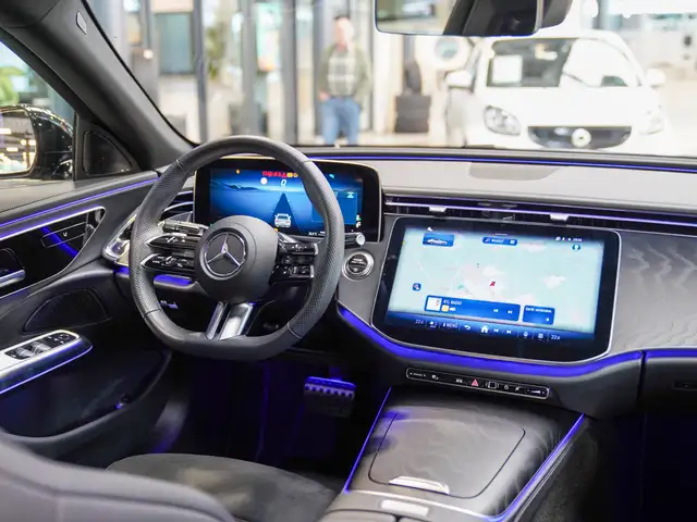 Mercedes-Benz E-Class view 12