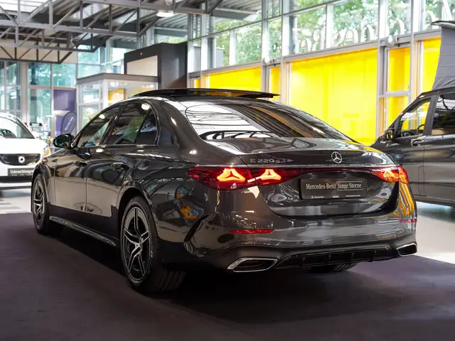 Mercedes-Benz E-Class view 5