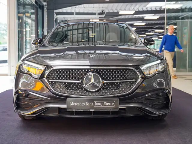 Mercedes-Benz E-Class view 7