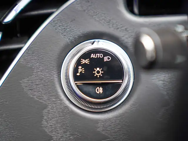 Mercedes-Benz E-Class view 25