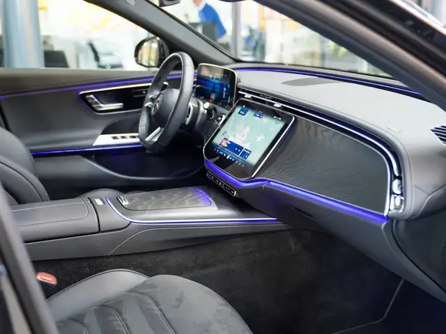 Mercedes-Benz E-Class view 8
