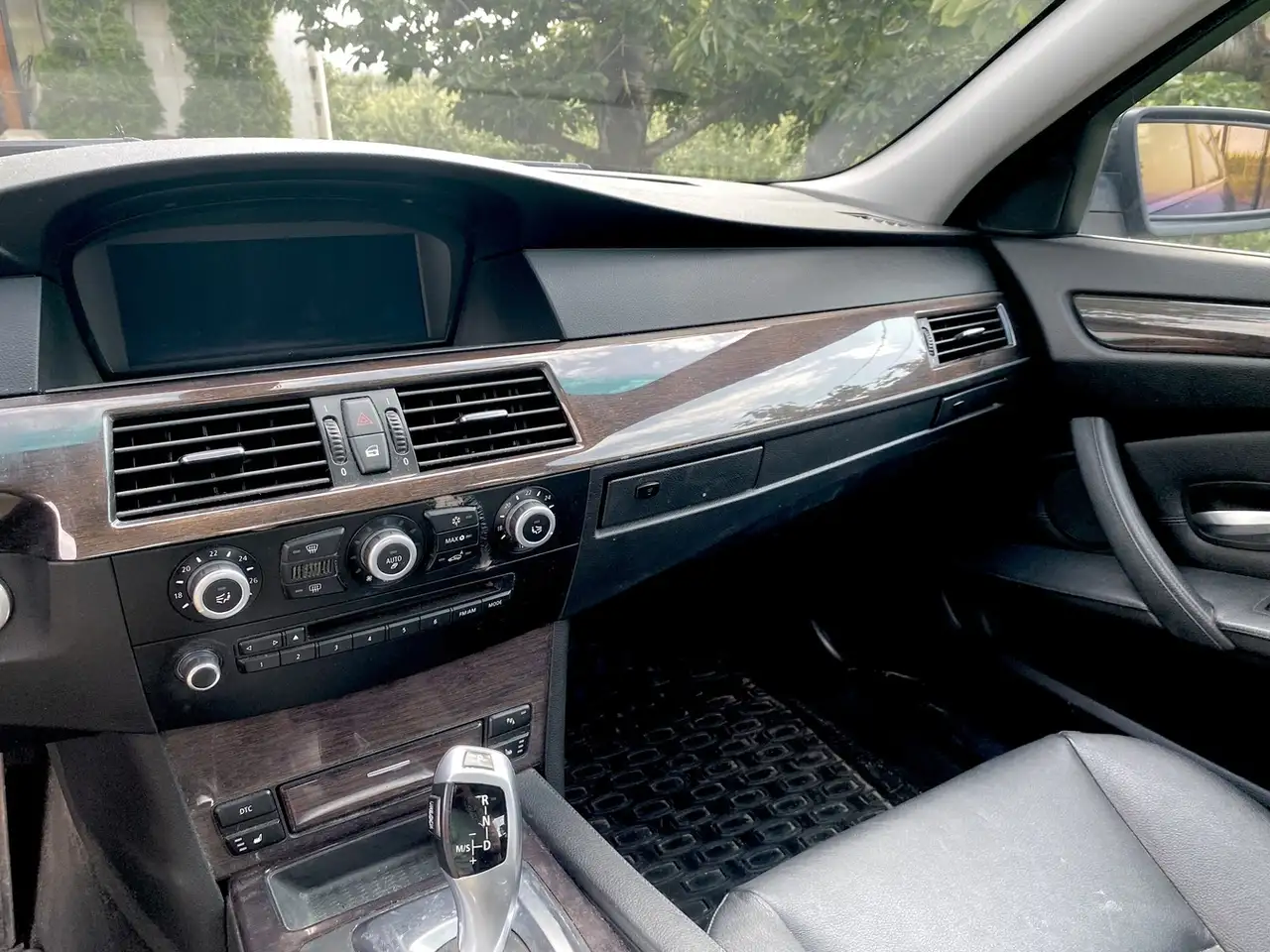 BMW 5 Series снимка BMW 5 Series