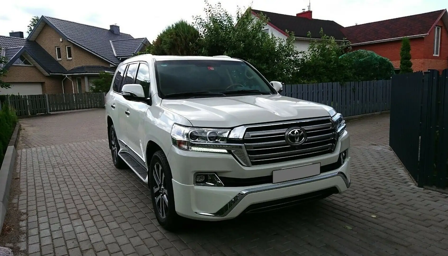 Toyota Land Cruiser Land Cruiser V8 D-4D Automatik Executive Bílá - 1