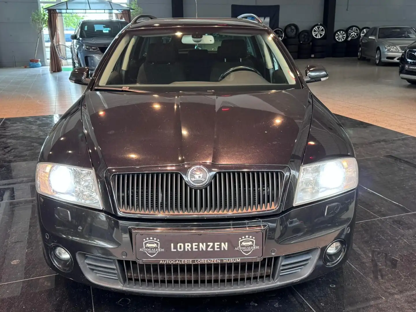 Skoda Octavia Combi Elegance Tempo Klima Xenon HU04/27 Zwart - 2