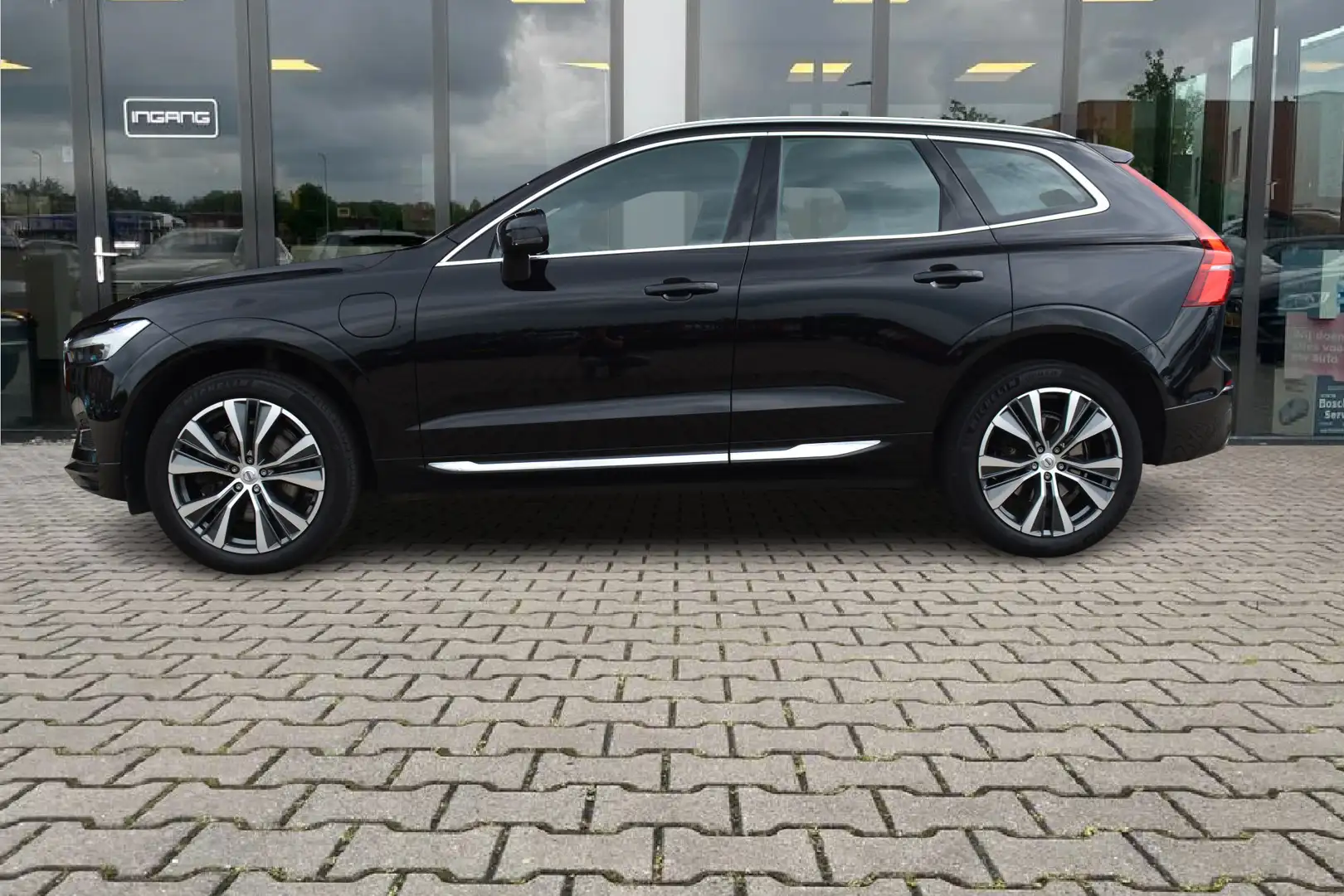 Volvo XC60 2.0 Recharge T6 AWD Inscription | Pano | ACC | Cam Zwart - 2