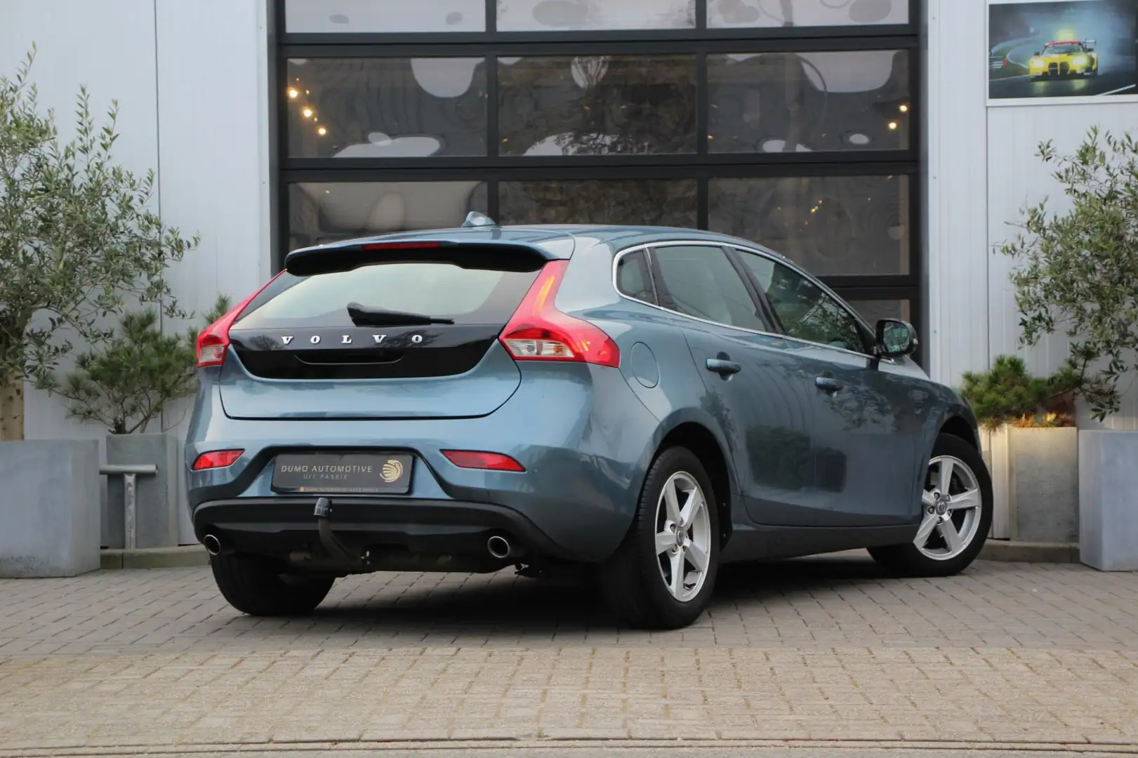 Volvo V40 1.6 T3 Momentum - XENON - TREKHAAK - NAVI - ACHTER Blauw - 2