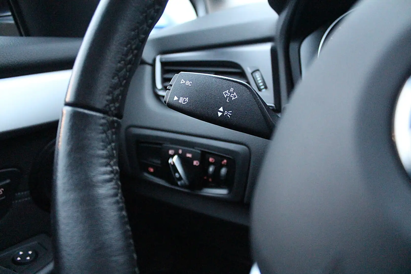BMW 218 d Gran Tourer Aut. Head UP|LED|Shadow Line|Spur... Schwarz - 2