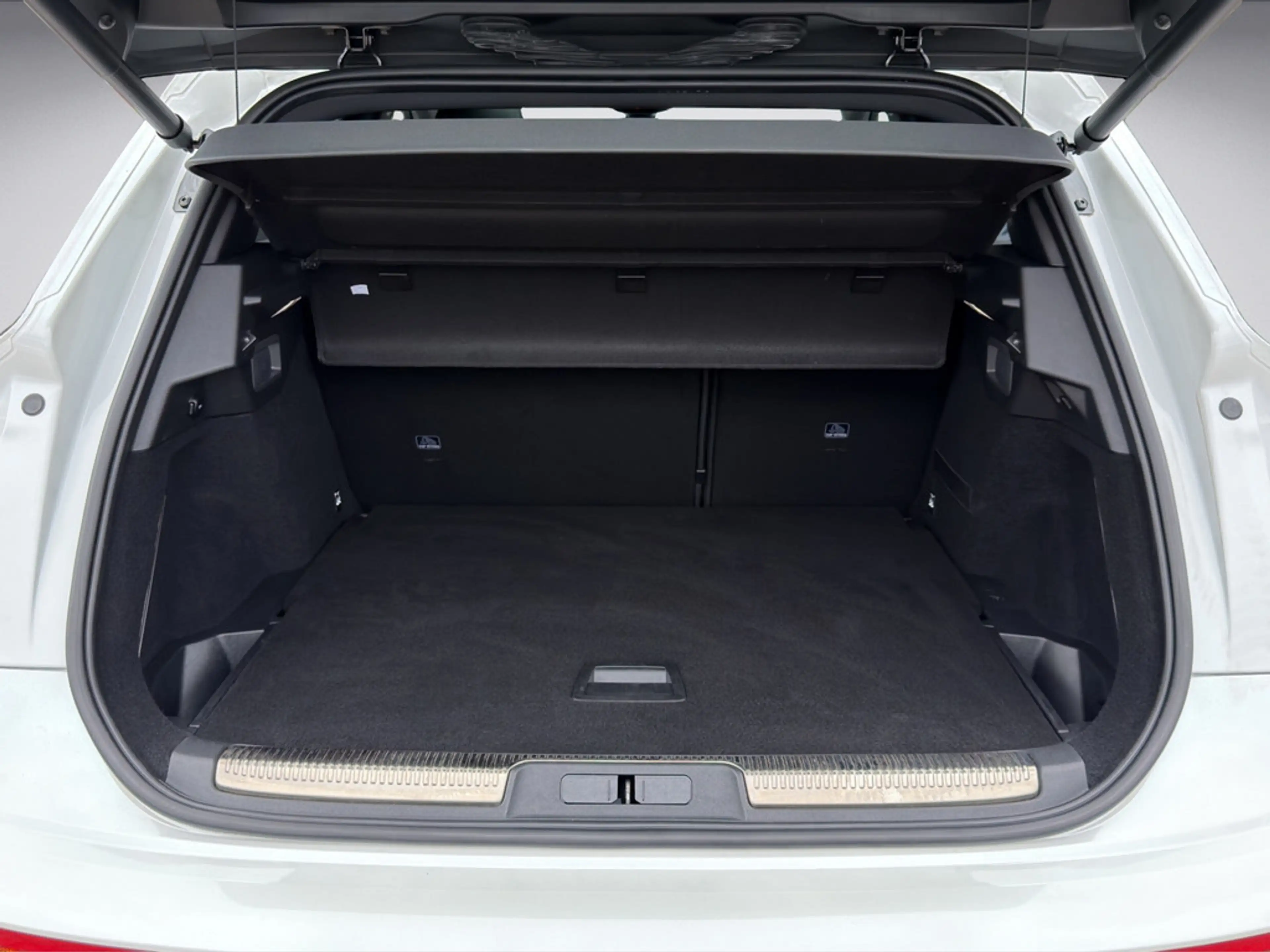 DS Automobiles DS 7 Crossback 225 E-Tense Performance Line + — photo 14