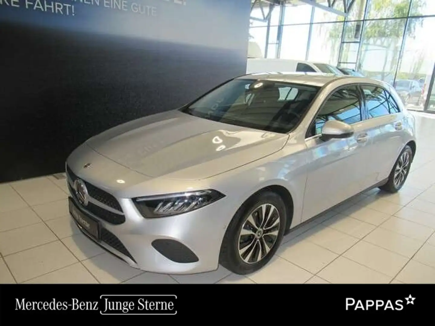 Mercedes-Benz A 180 d Kompaktlimousine Wide LED Cam Navi PTS Silber - 1