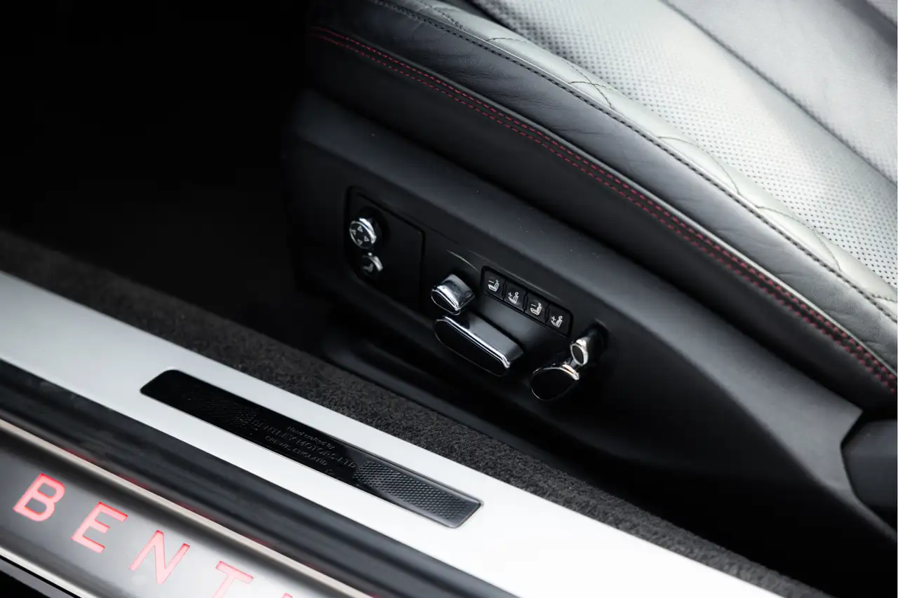 Bentley Continental GTC 2022 — фото 11