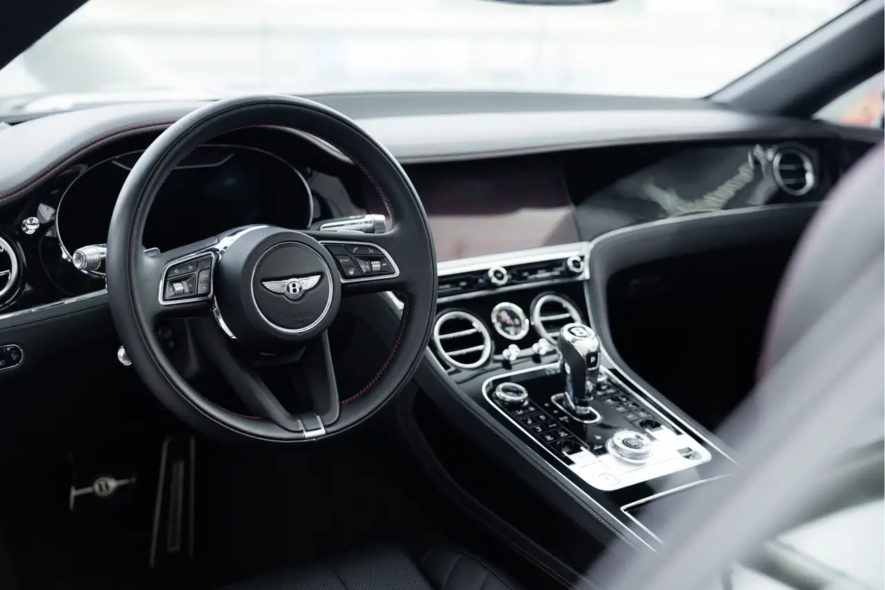 Bentley Continental GTC 2022 — фото 13