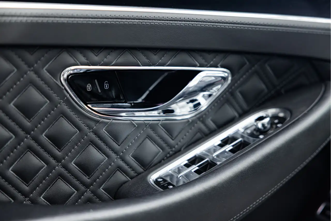 Bentley Continental GTC 2022 — фото 15