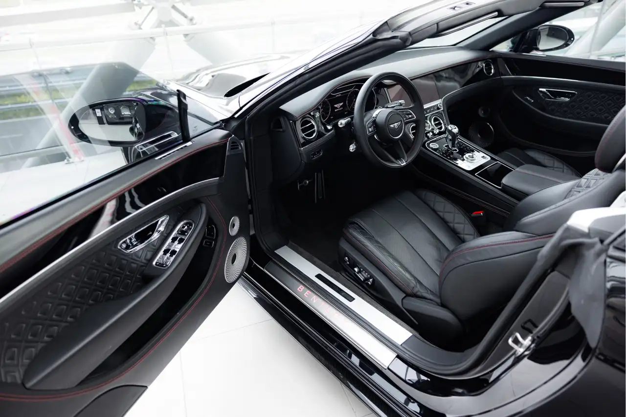 Bentley Continental GTC 2022 — фото 12
