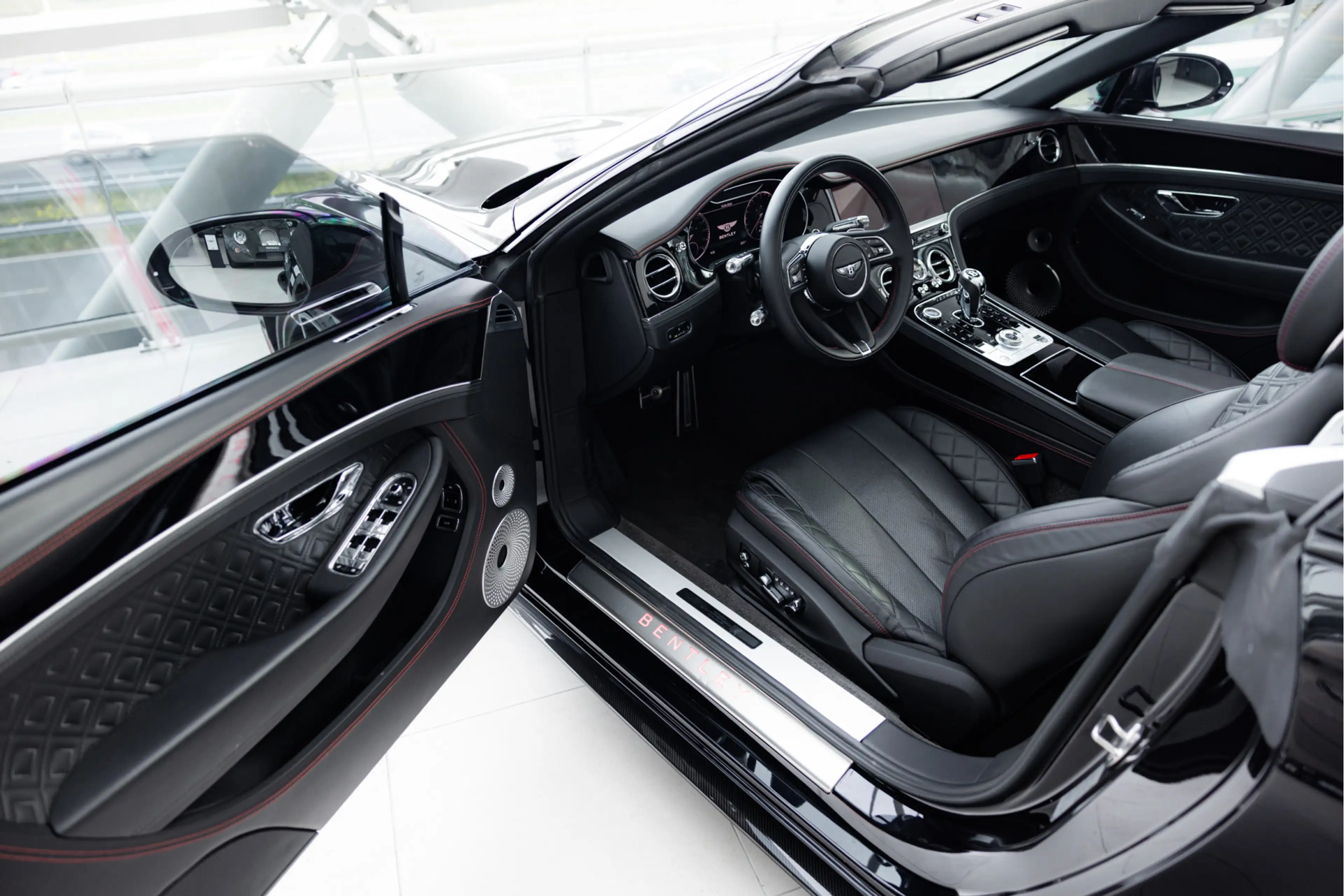 Bentley Continental GTC 4.0 V8 | Mulliner | Red Roof | B&O | — photo 12