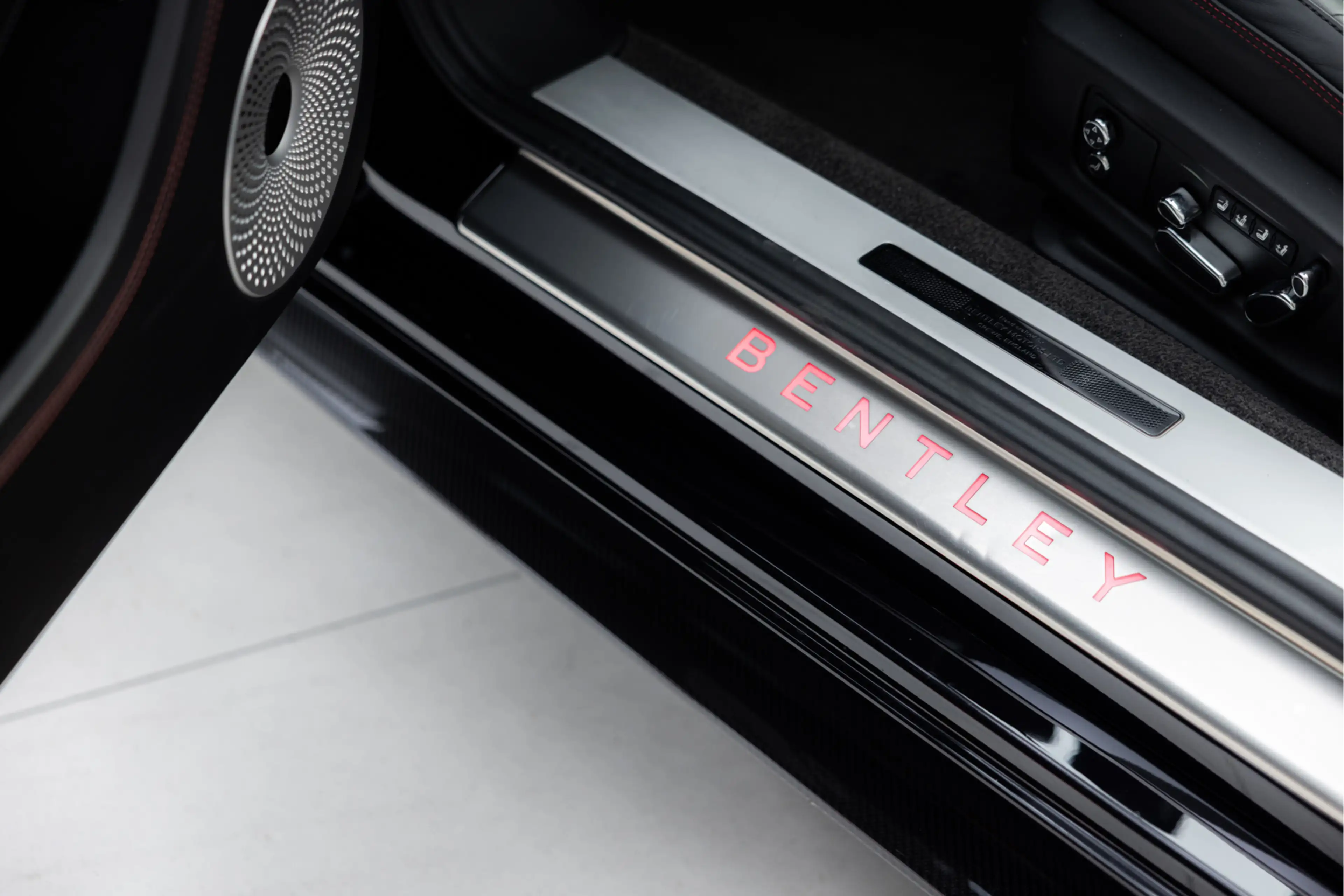 Bentley Continental GTC 4.0 V8 | Mulliner | Red Roof | B&O | — photo 10