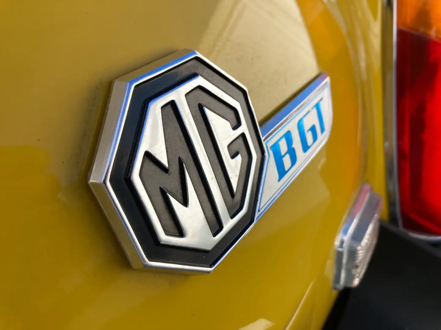 MG MGB GT Жовтий - 1
