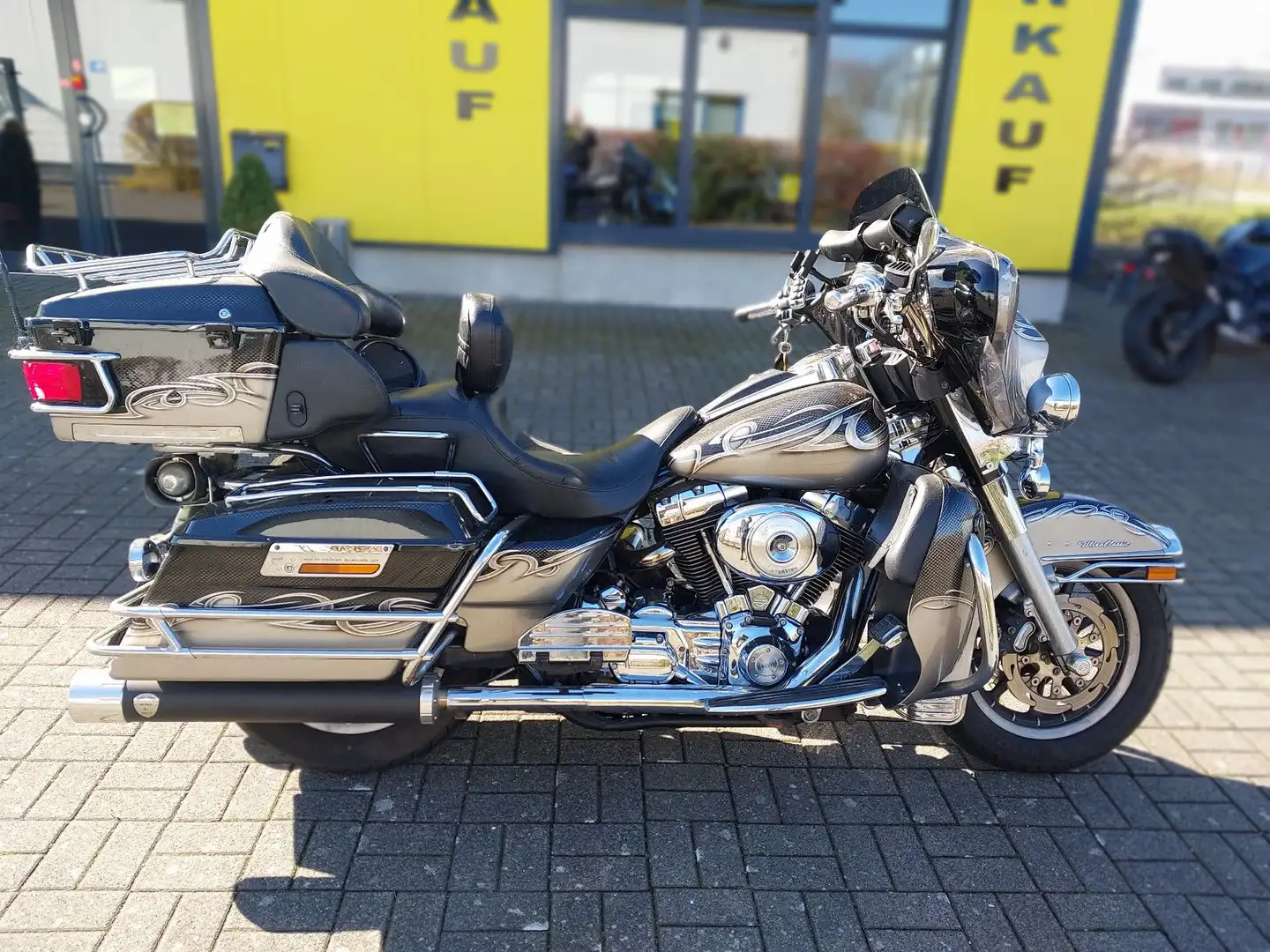 Harley-Davidson E Glide FLHTCU - 1