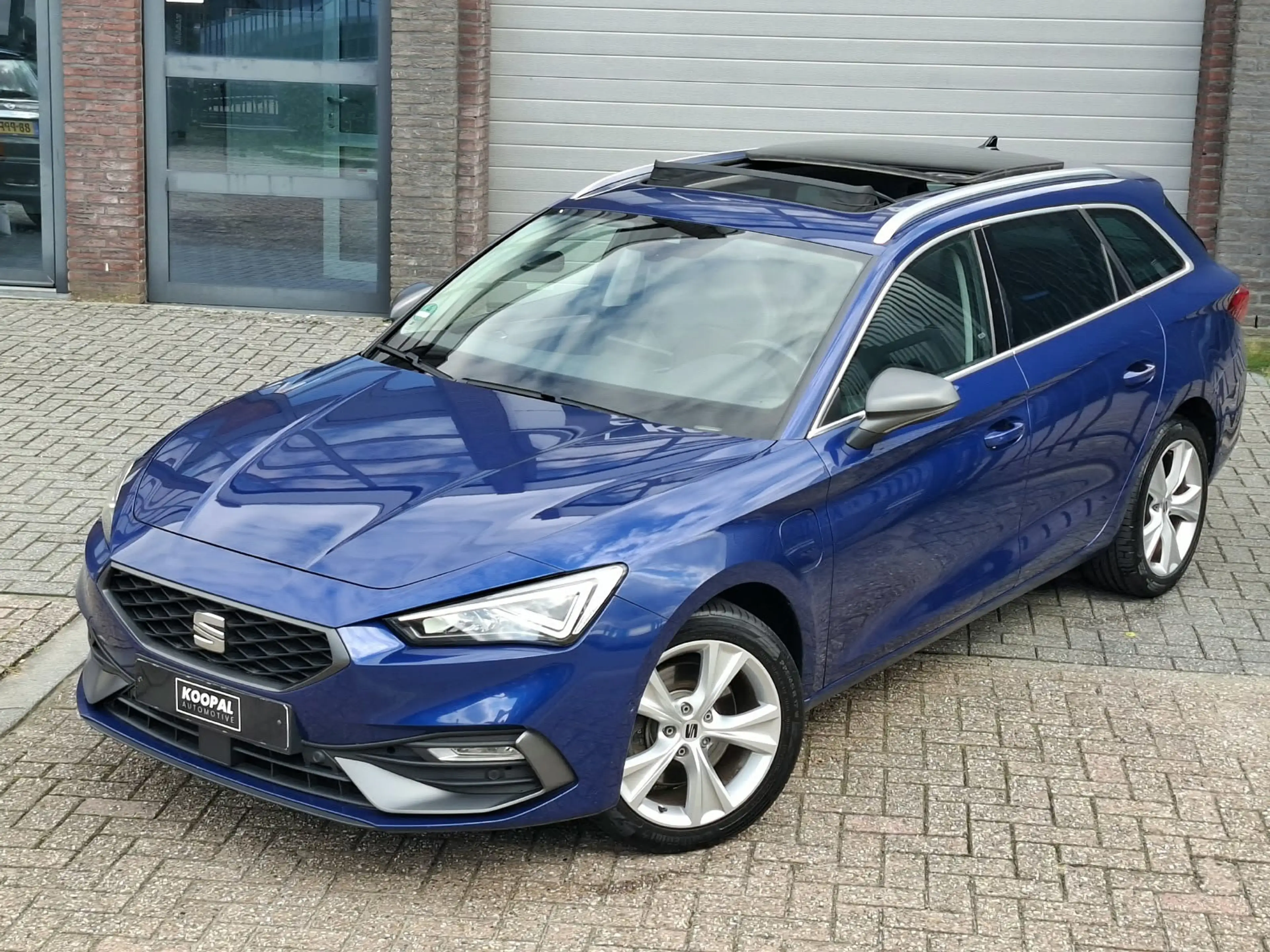SEAT Leon e-Hybrid SPORTSTOURER 1.4 TSI eHybrid PHEV FR | Pano | ACC — photo 2