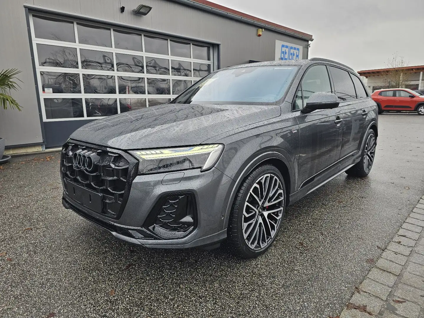 Audi Q7 50TDI quattro S line PANO*7-SITZER*AHK*HUD* Grijs - 1