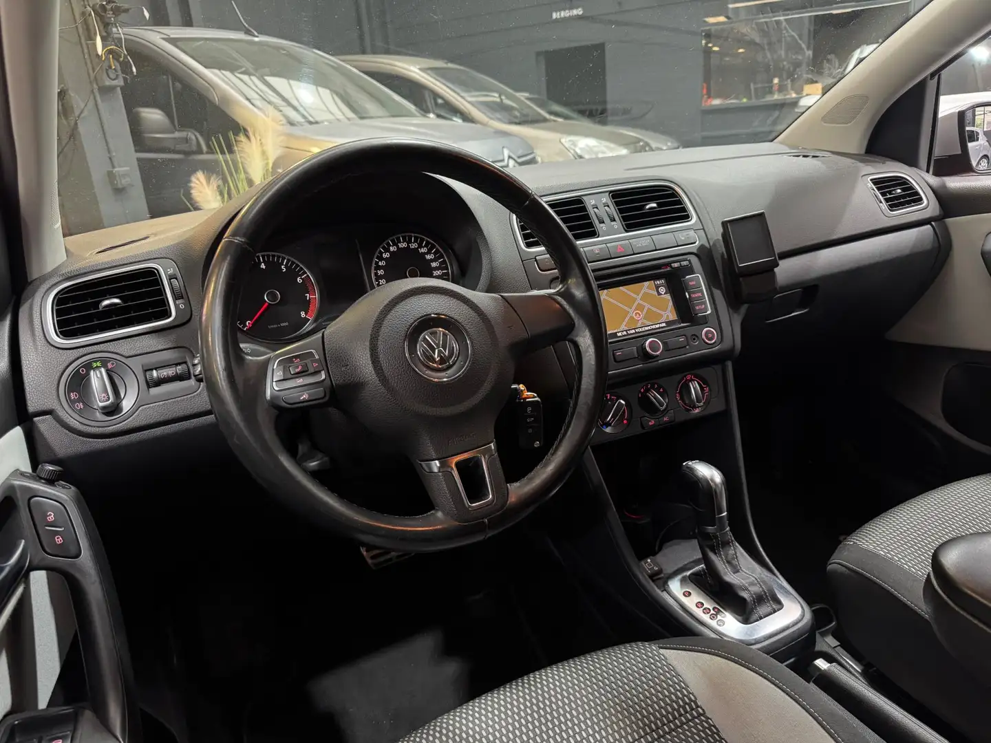 Volkswagen Polo Cross 1.4-16V DSG|LPG|Cruis|Stoelverw|Navi|Pdc|Trekh Oranje - 2