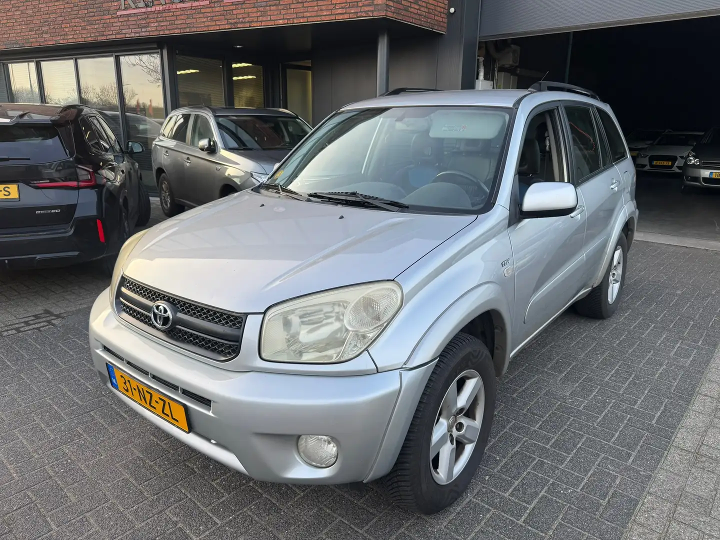 Toyota RAV 4 2.0-16V VVT-i Sol AUTOMAAT LEDER CRUISE TREKHAAK C Grau - 1