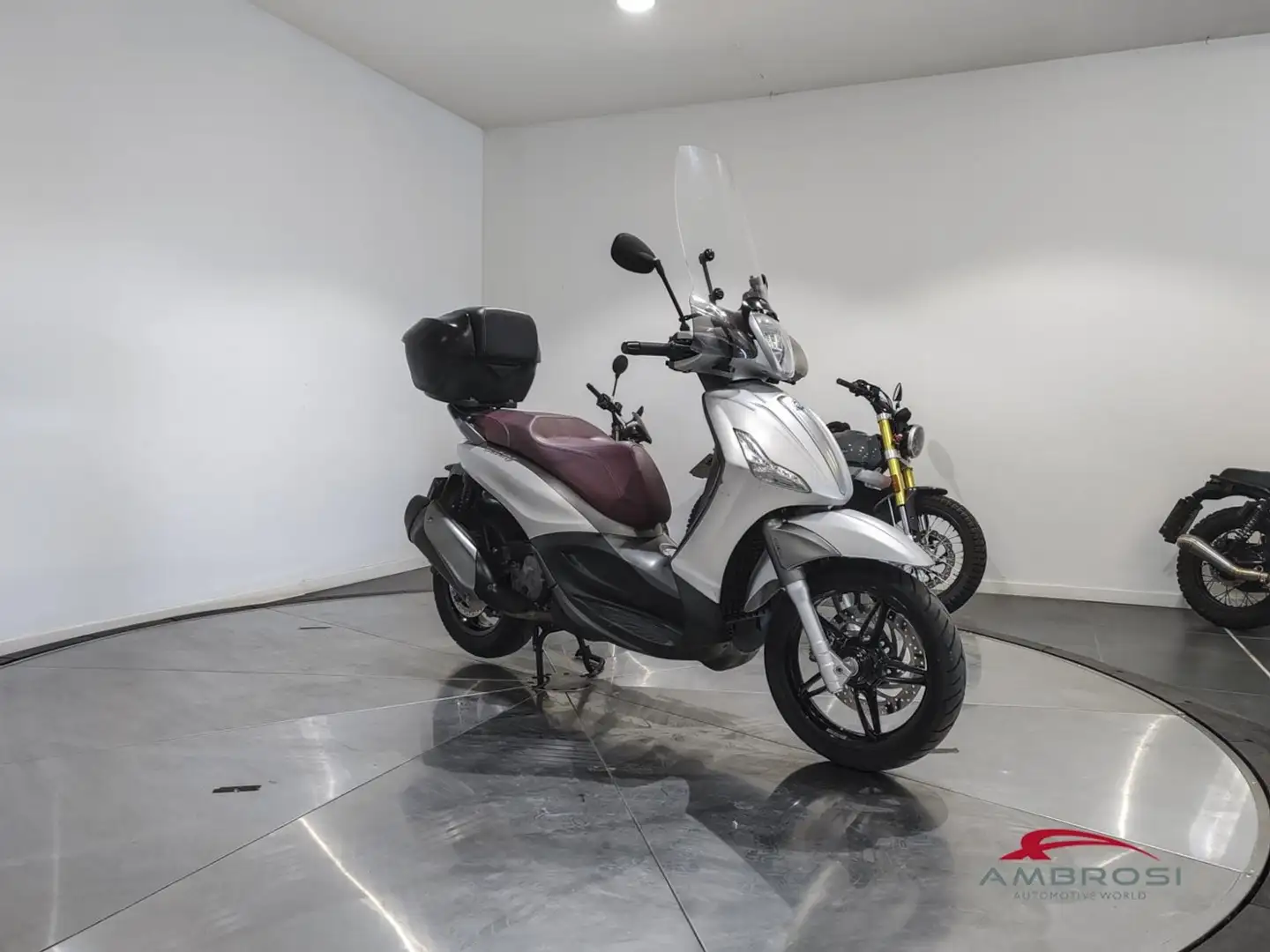 Piaggio Beverly 500 350 ABS Ezüst - 2