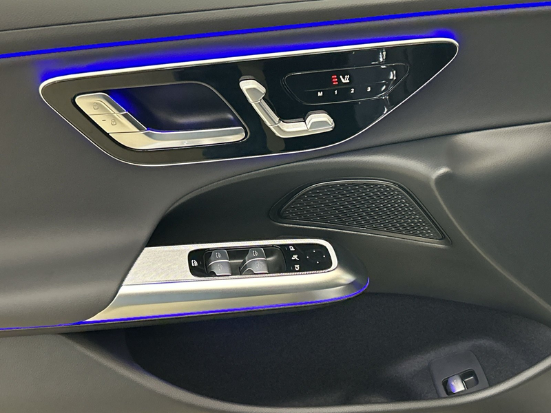 Mercedes-Benz E 220 d 4MATIC Limousine LED PTS Cam AHK SHZ — photo 11