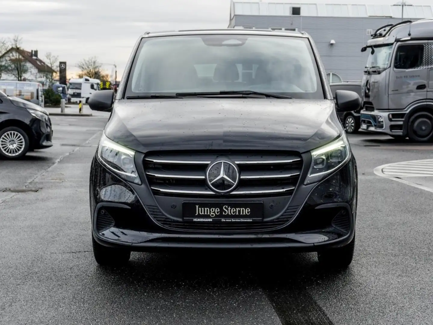 Mercedes-Benz Vito 124 CDI 4x4 Tourer PRO Lang Klima Navi AHK Schwarz - 2