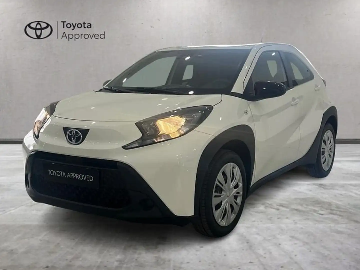 Toyota Aygo X 1.0 Active 72cv Білий - 1