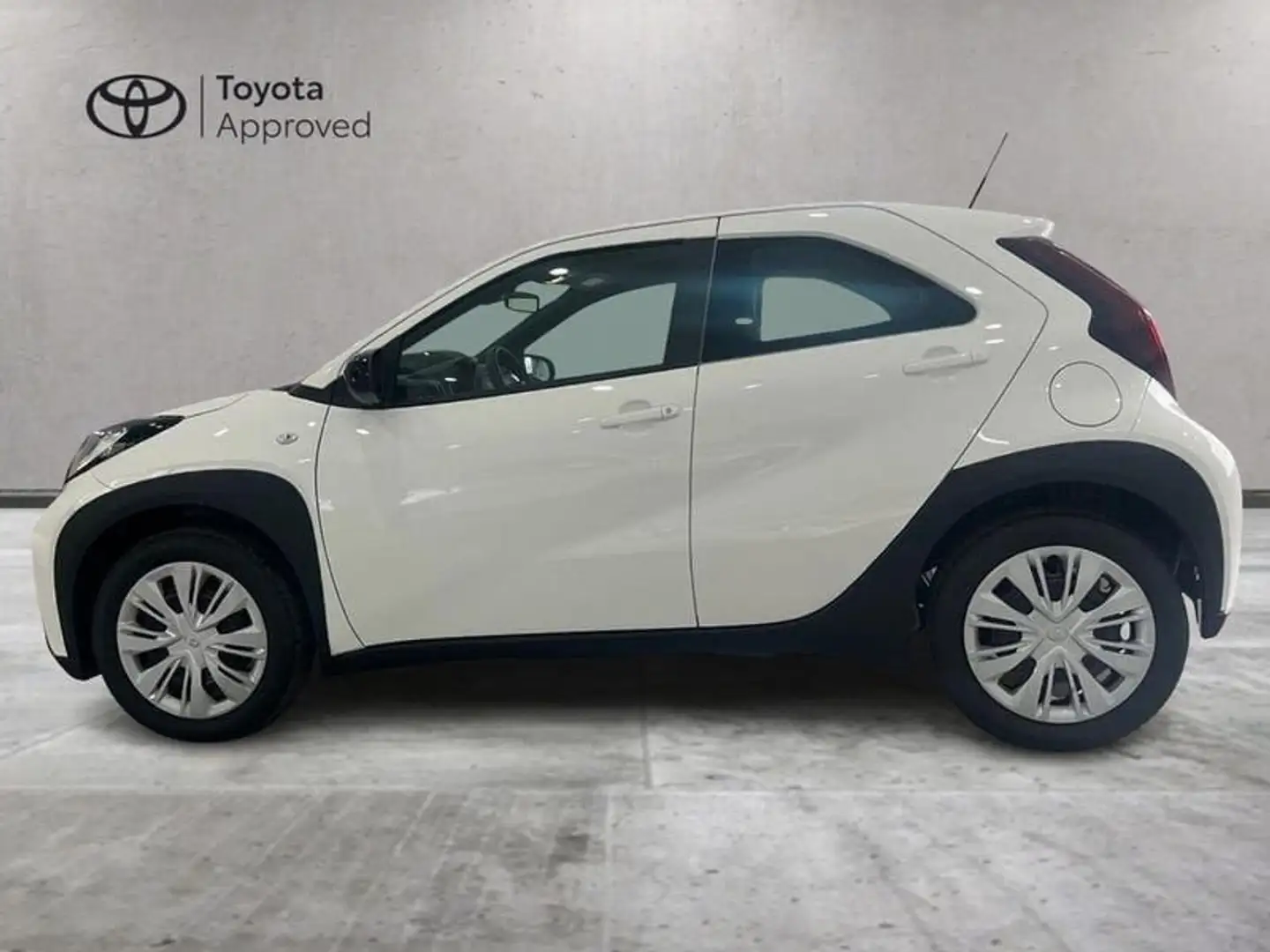 Toyota Aygo X 1.0 Active 72cv Weiß - 2