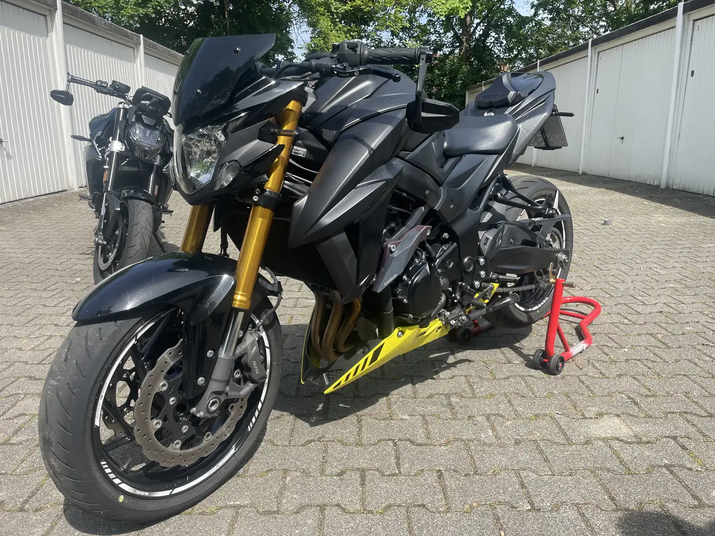 Suzuki GSX-S 750 - 1