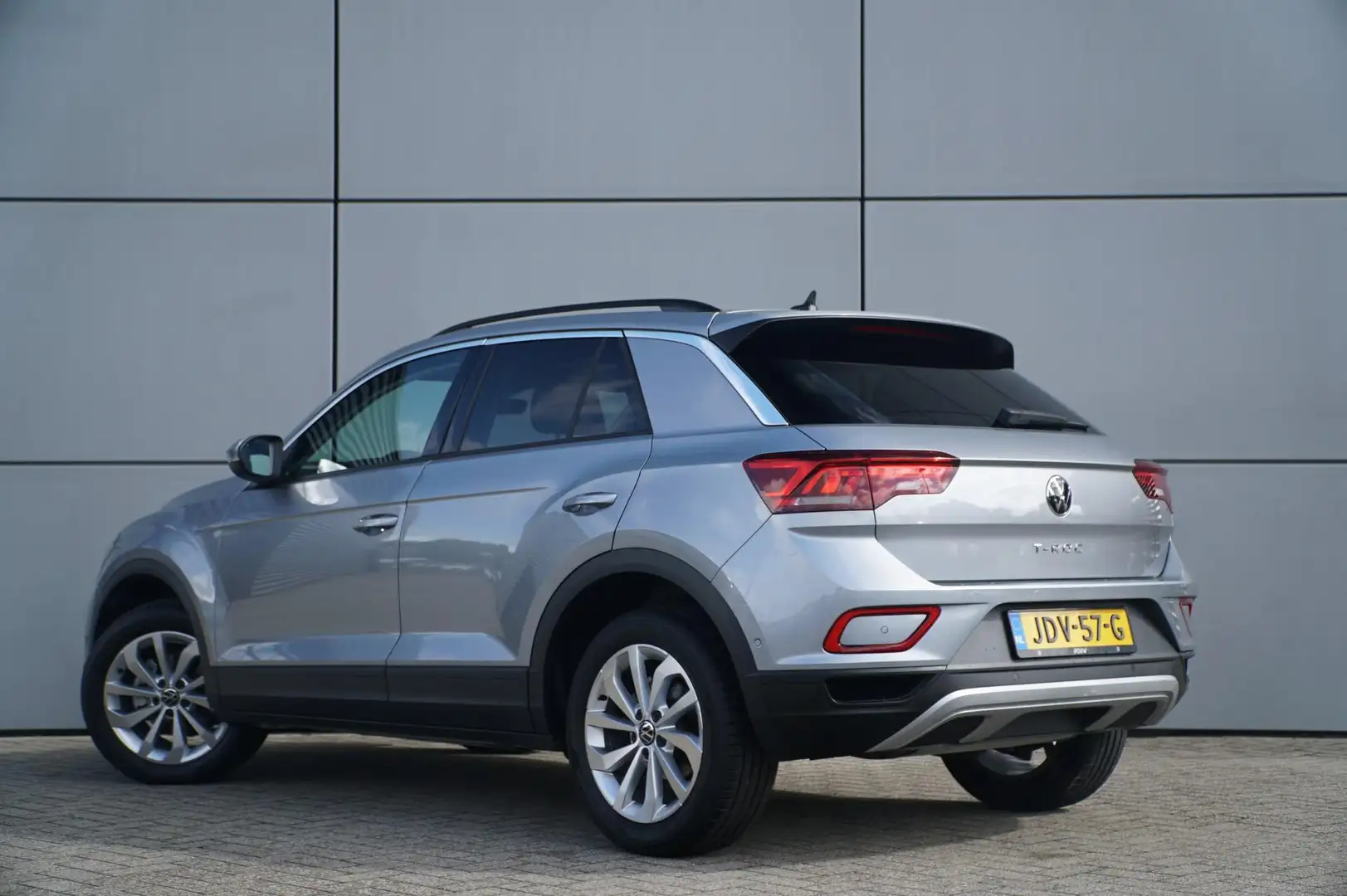 Volkswagen T-Roc 1.5 TSI 150pk DSG Life | Apple Carplay/Android Aut Grijs - 2