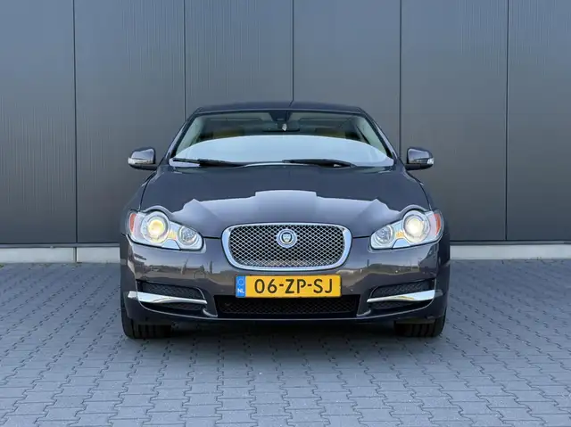 Jaguar XF view 7